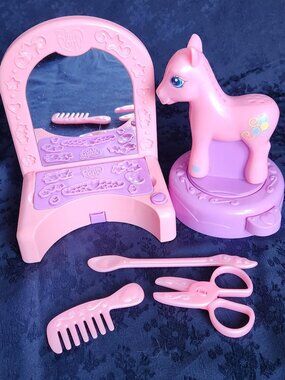 Circa 2003 Play-Doh My Little Pony Pinkie Pie Pretty Parlor